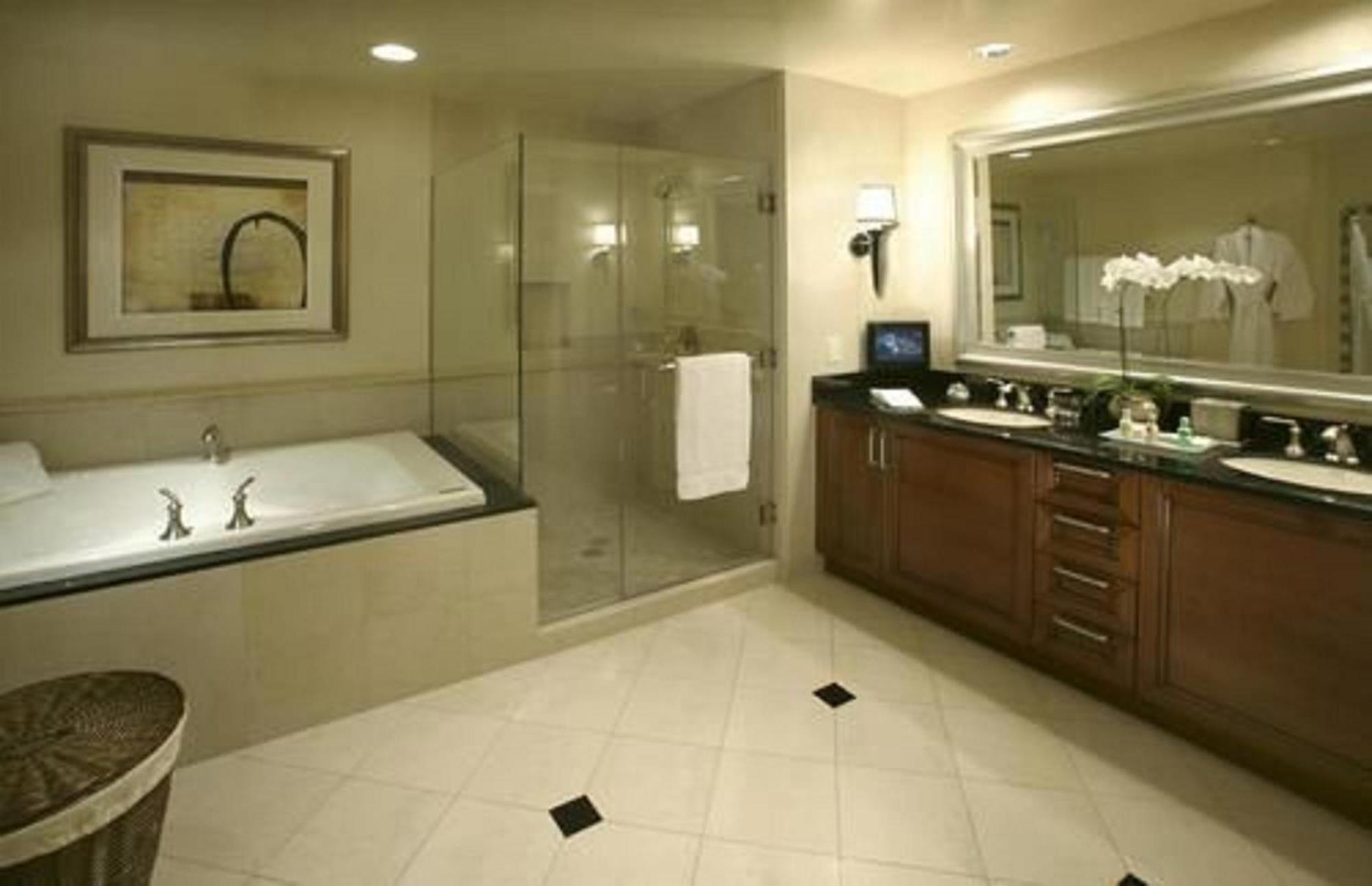 Deluxe Balcony Strip View Suite